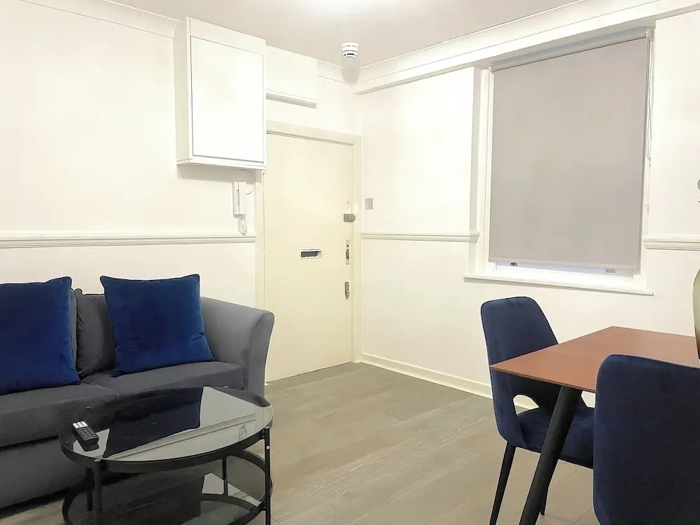Centrally Located Budget Apartment, 3mins to Tube