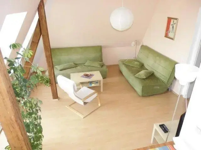 Sehr-schoene-4-Raum-Maisonette-Fewo-mit-110qm-Balkon-zentral-preiswert-T7