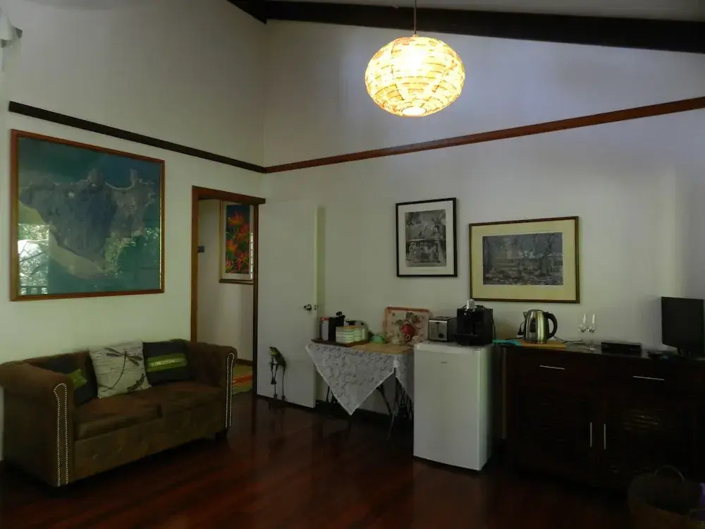 Oskars Rain Forest Retreat