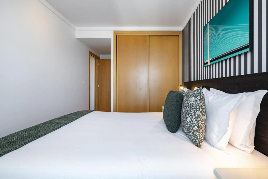 WHome @Panoramic Living w/ Elevator, AC, Garage perfect for Families & Business Travellers