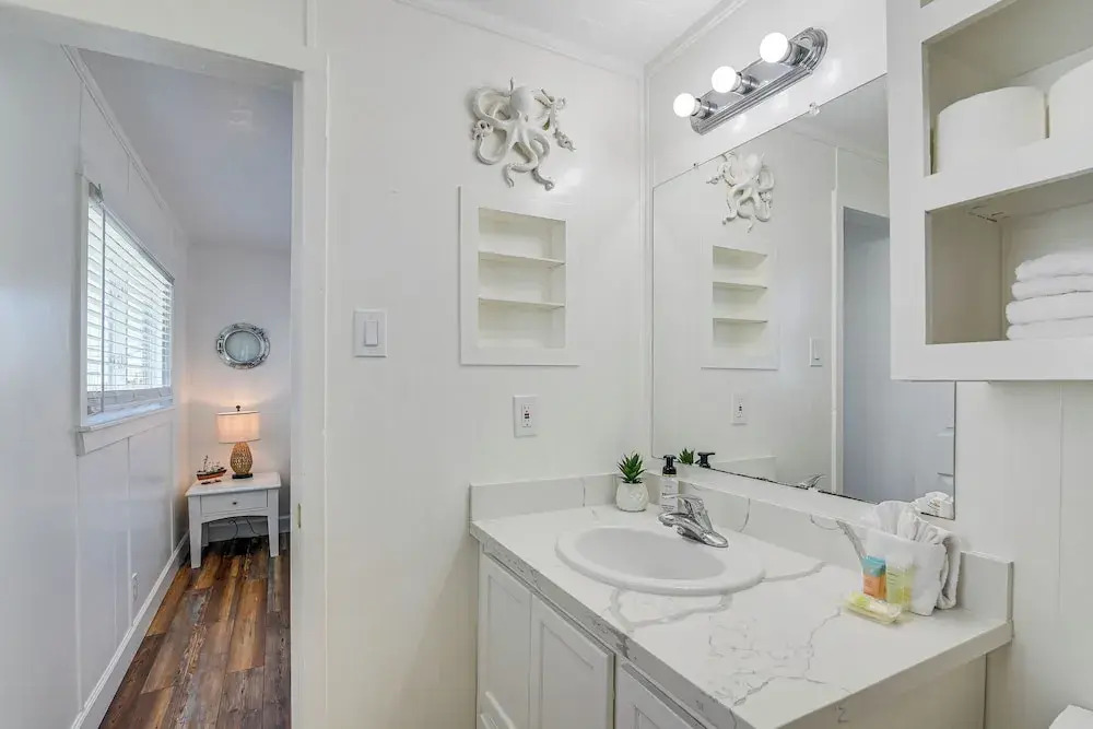 Enjoy the View, Walk to Beach! Galveston Hideaway