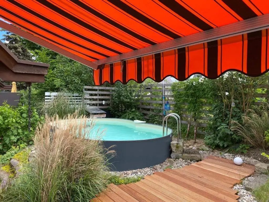 Ferienhaus Elbharmonie - Hunde willkommen, Garten vollständig umzäunt, Pool, Kamin und Spielzimmer - super für Familientreffen
