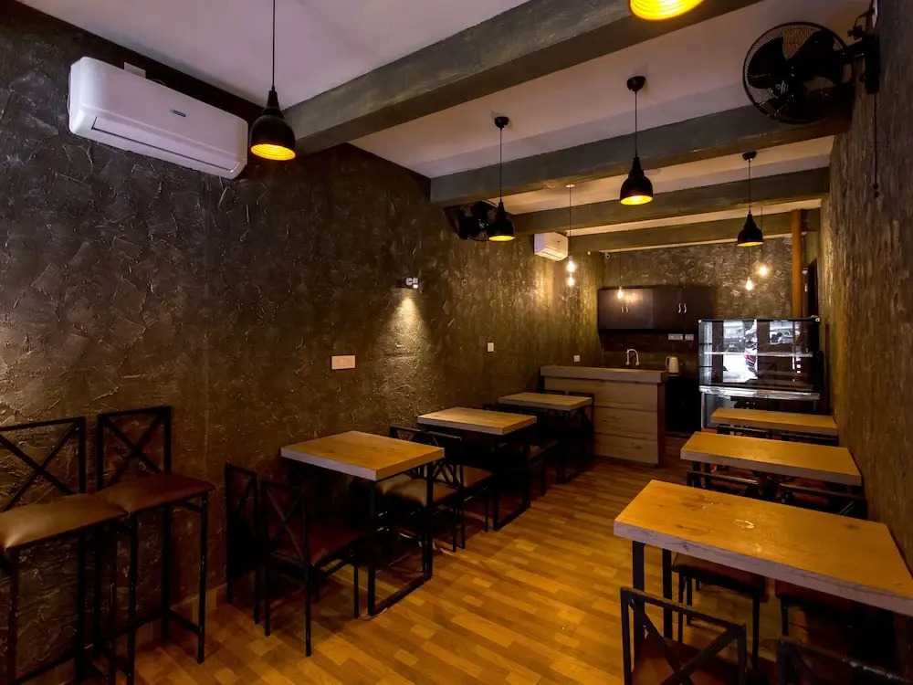OYO 15974 Hala Residency