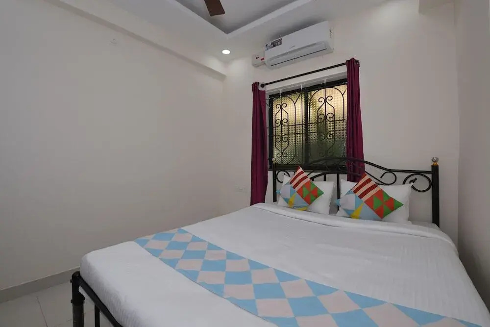 OYO 19828 Home Modern 2BHK Near Club Cubana
