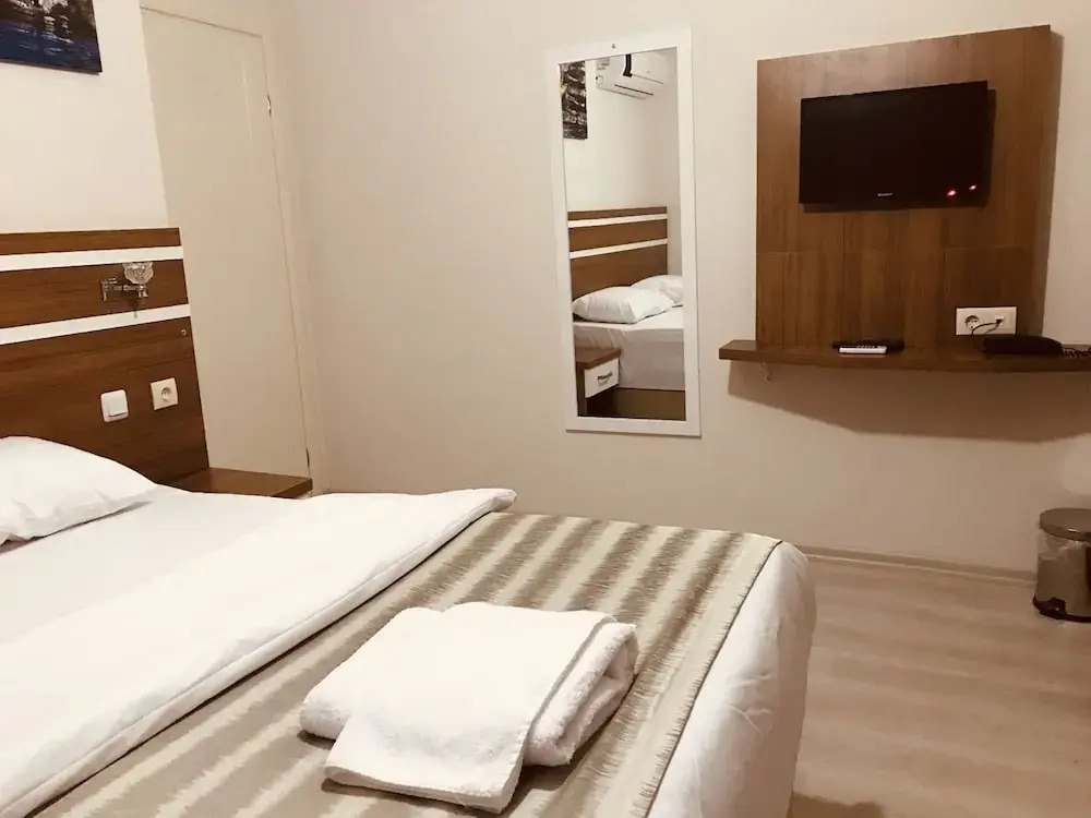 Larok Hotel