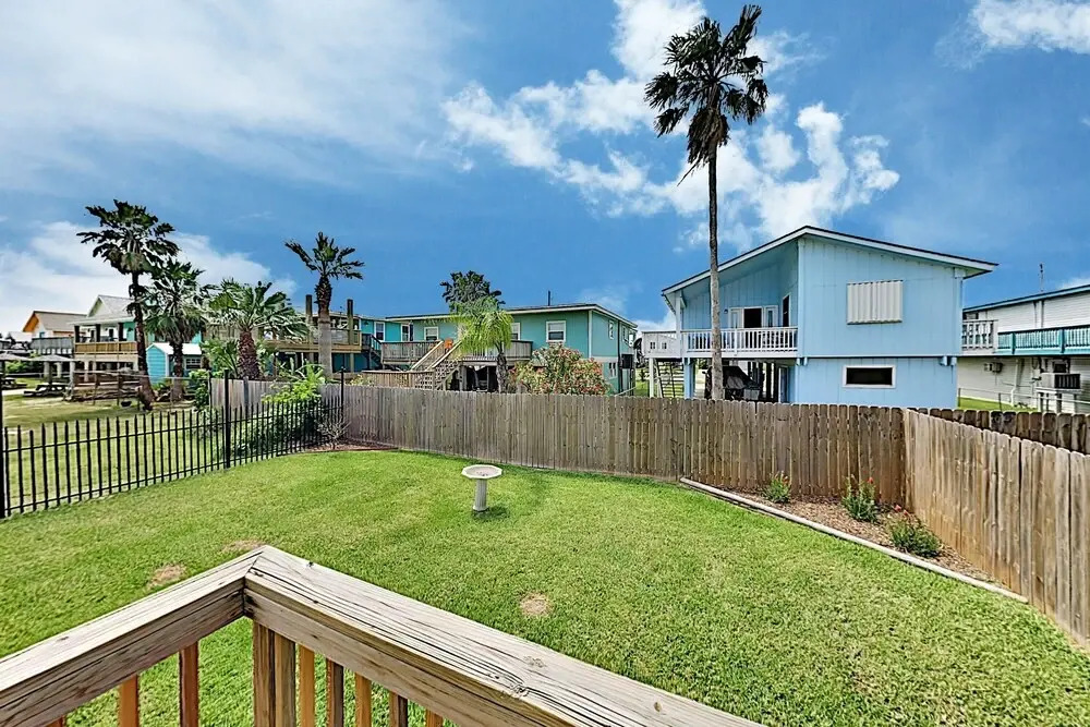 Charming Downtown Getaway W/ Spacious Interior 2 Bedroom Home