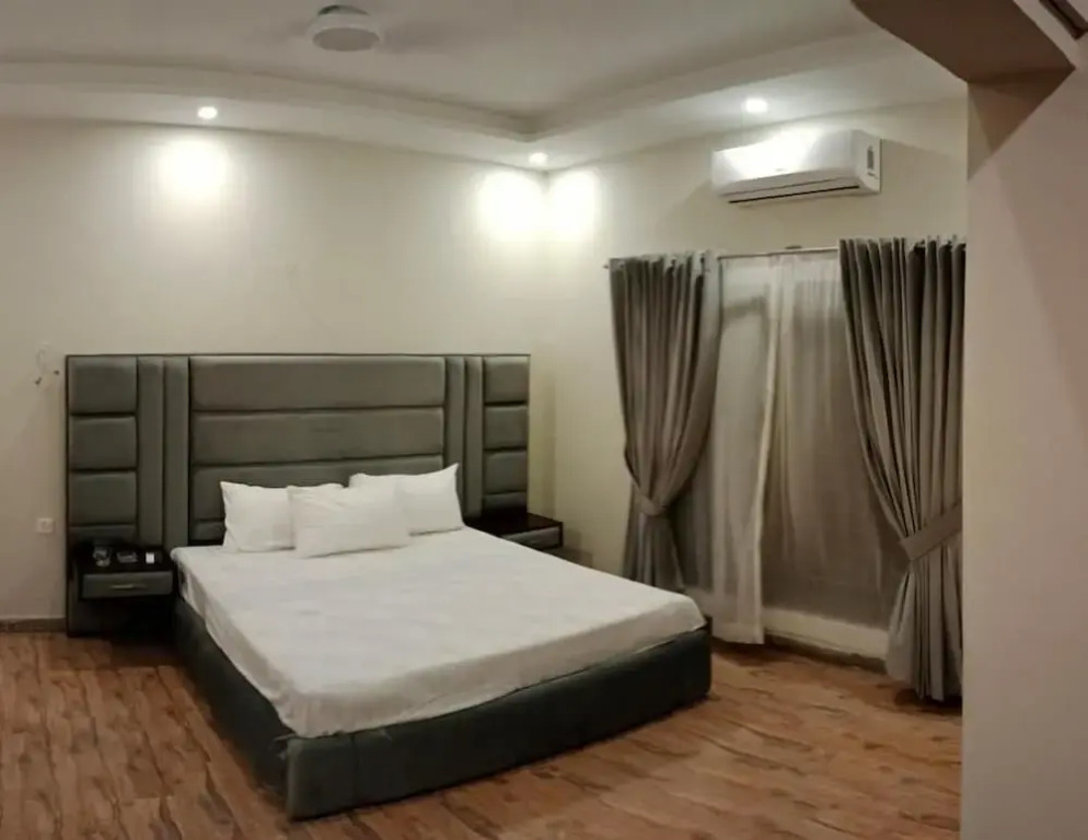Grand Hayat Guest House