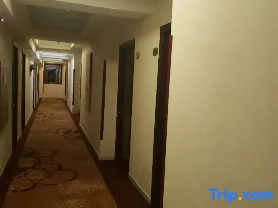 Red Apple Hotel