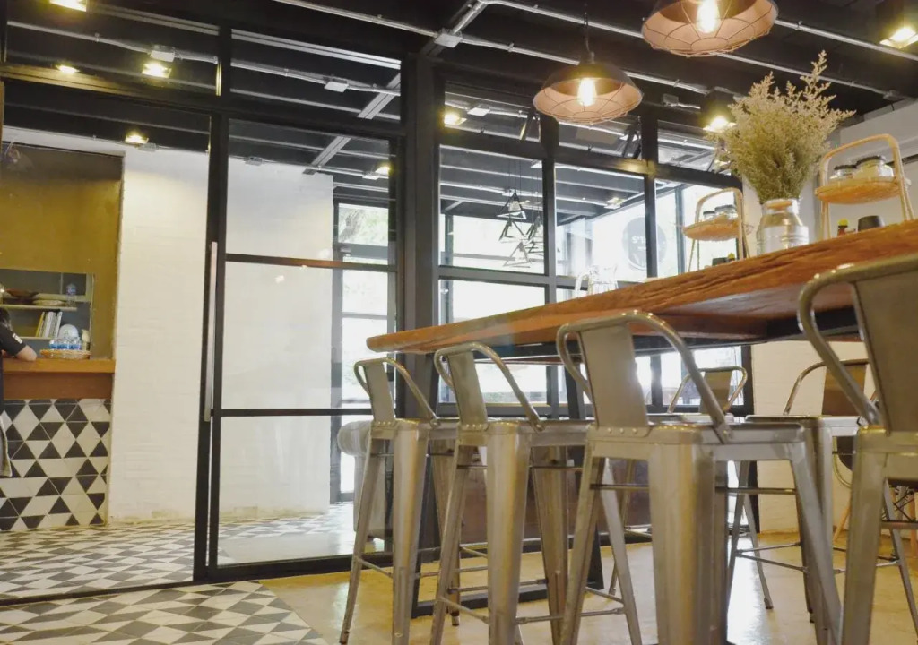STrips the Poshtel - Hostel