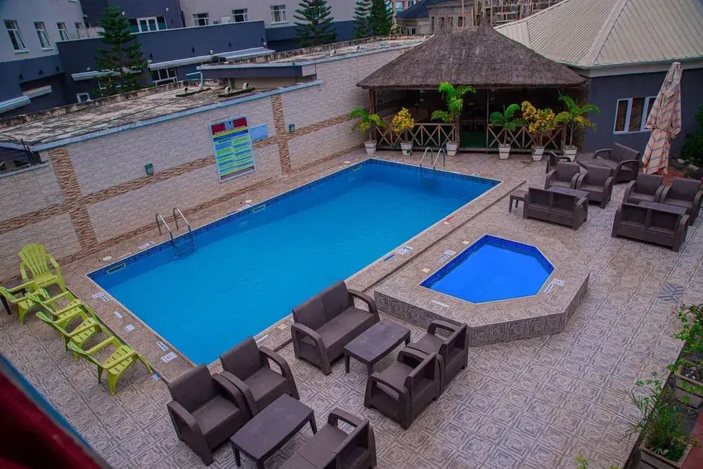 MAHOGANY HOTEL AND SUITES