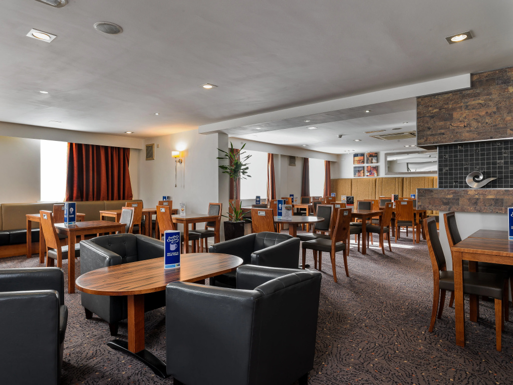 Holiday Inn Express London Gatwick - Crawley by IHG