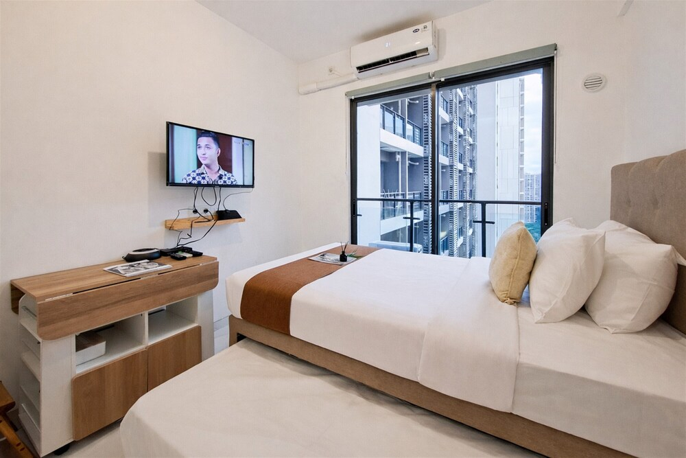 White Tone Studio For 2 Pax At Sky House Bsd Apartment