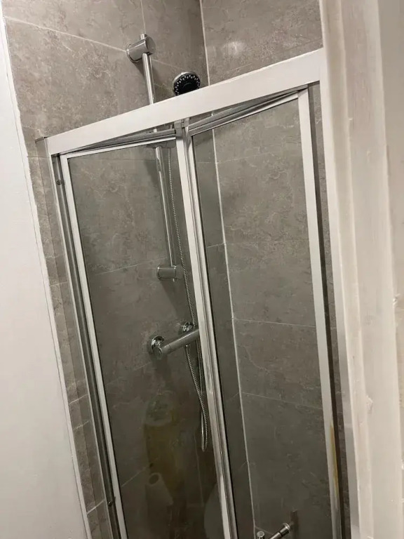 4 Beds Sleeps 15 near Lcy Airport & ExCel London