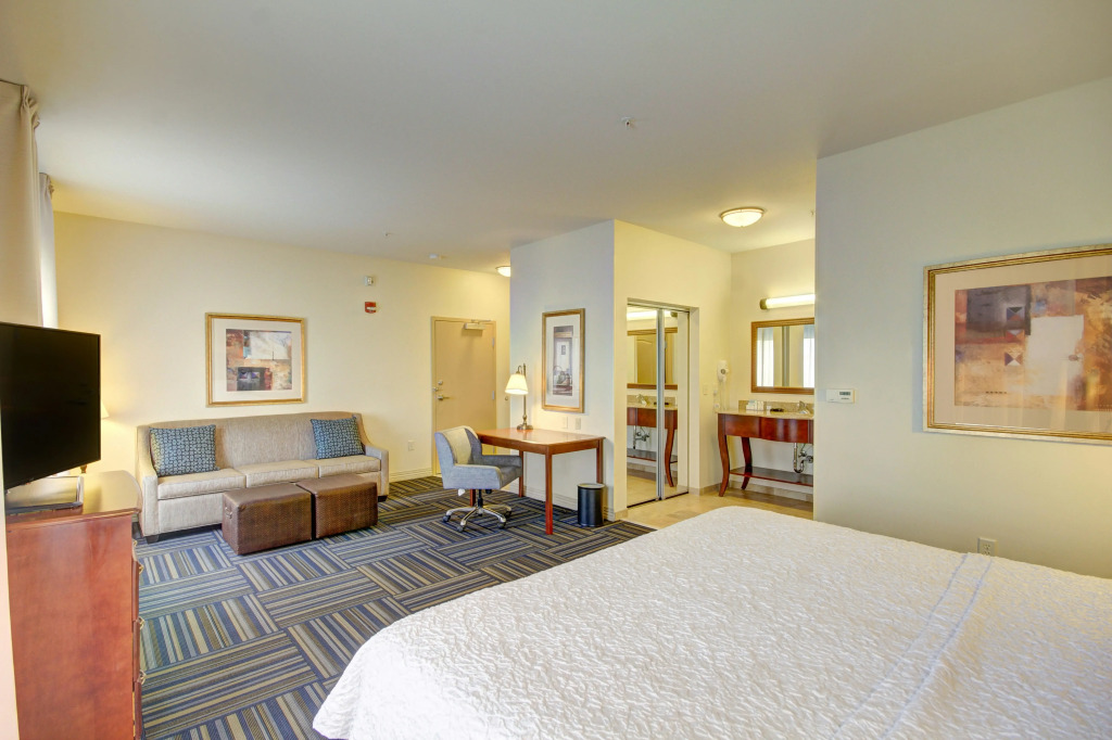 Hampton Inn and Suites Alexandria