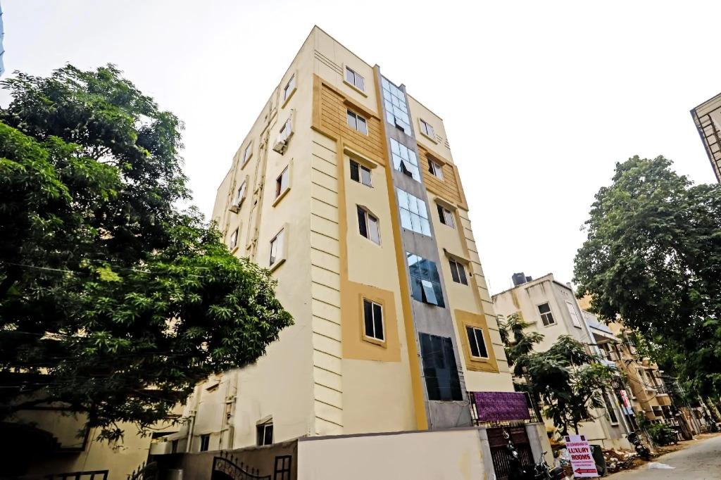 Oyo 80590 Sri Sudharshana Sai Luxury Rooms