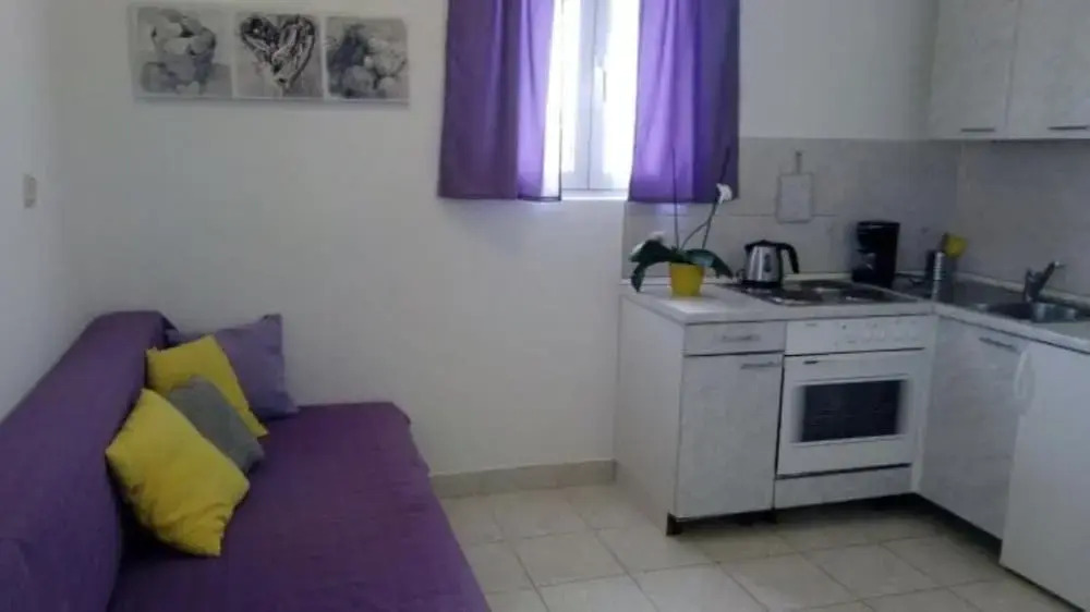 Jadranka - Free Parking and Grill - A1-purple