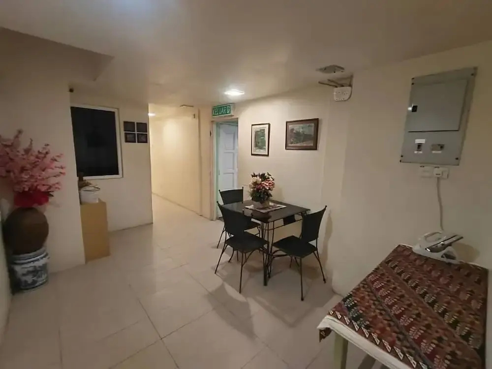 TRAVELLERS LODGE