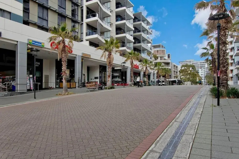 Ample Space In This 1 Bed Apt Also With Pool/Gym