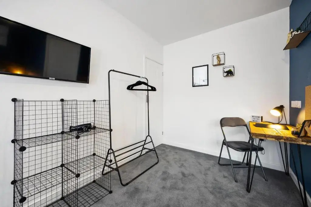 The Mount 7 bed house Sleeps 14 ENSUITE Free HS WIFI TVs in rooms CITY CENTRE Inspire Homes