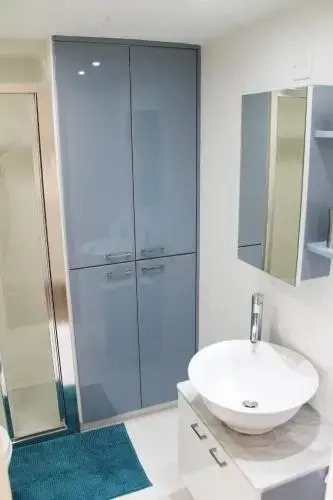 Lazuli Beachfront Apartment 254