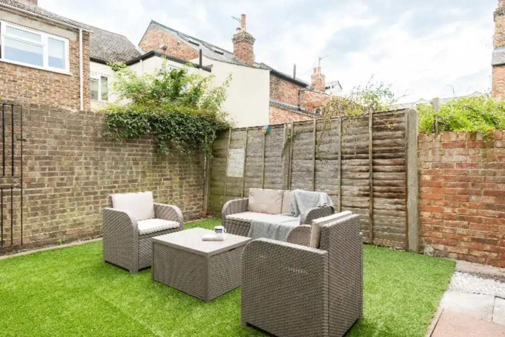 The Century Chalet - Contemporary 2bdr Townhouse With Parking