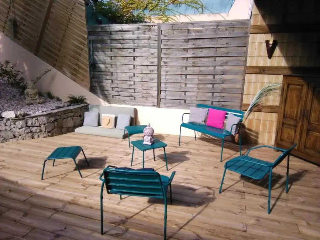 NICE- GAIRAUT - JARDIN PRIVE- GRAND F1 LUMINEUX-Piscine Collective