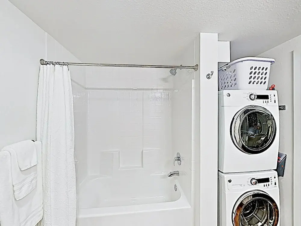 New Listing! Chic Capitol Hill W/ Courtyards 1 Bedroom Condo