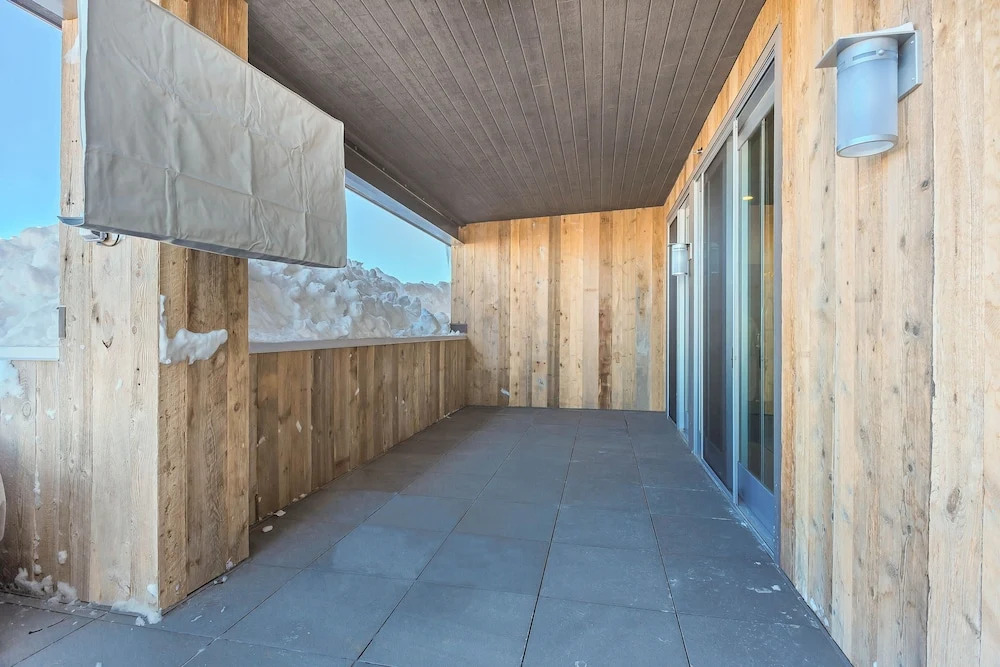 Three Bedroom Penthouse 3 Apartment Hotel by RedAwning