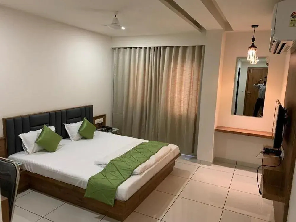 HOTEL SATKAR CHHATRAL