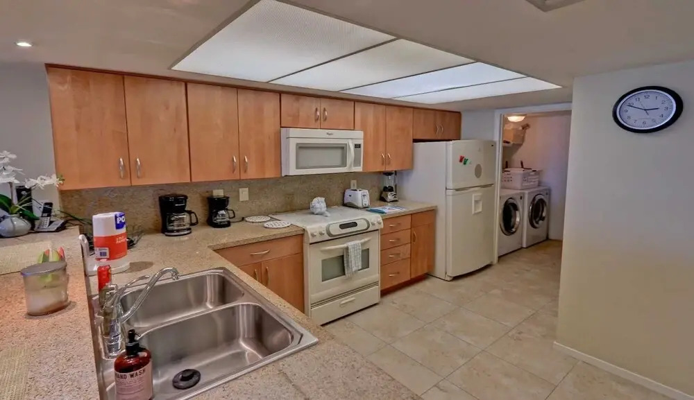 Edgewater 507 Minium 3 Bedroom Condo by RedAwning