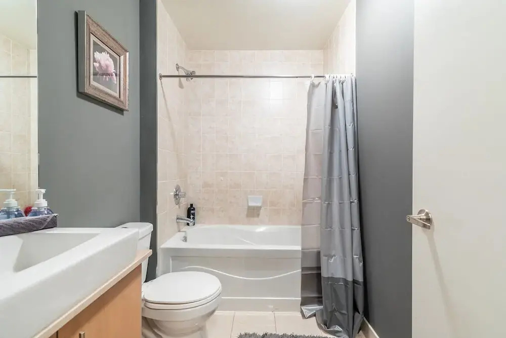 Newly Designed 1BR Executive Suite Great Location