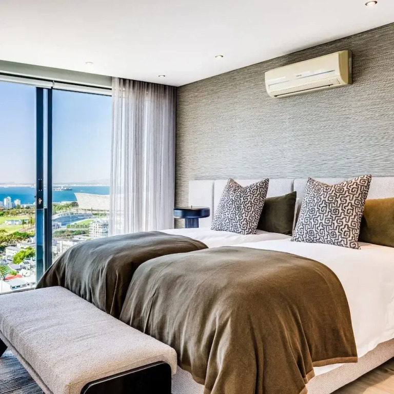 Luxurious Villa w Sea City Views Splendor Views