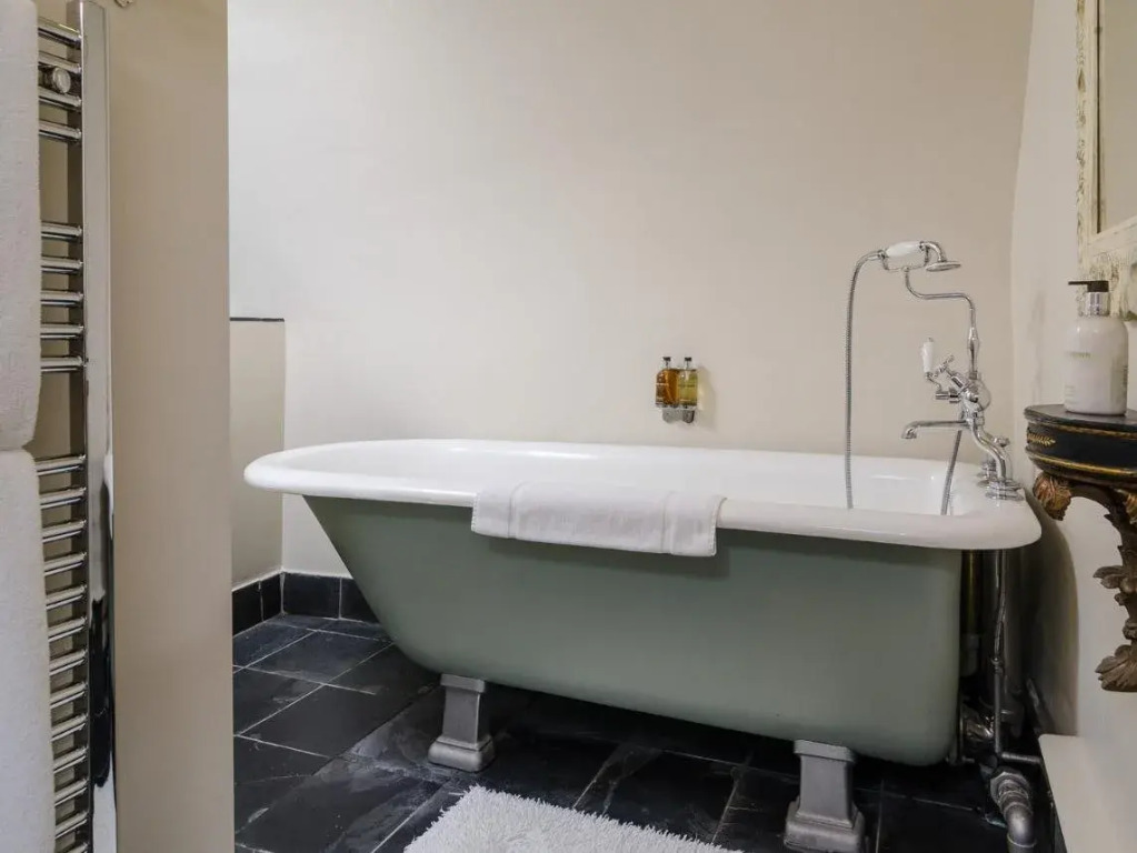 Apsley House Hotel