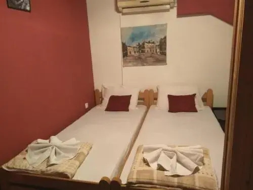 Hostel Plaza