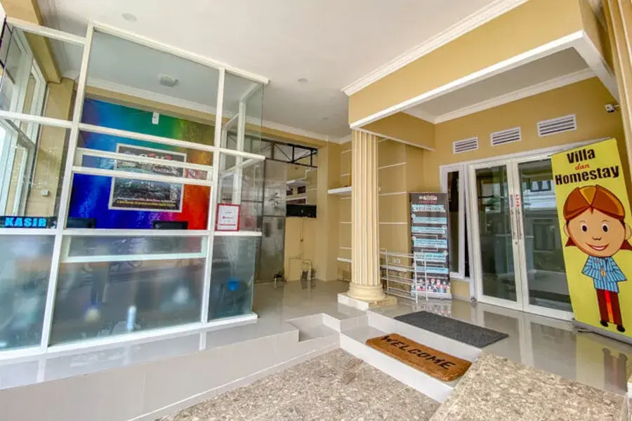 RedDoorz Premium near Museum Angkut Batu 3