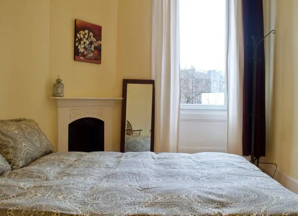 2 Bedroom Bright City Centre Flat Sleeps 4
