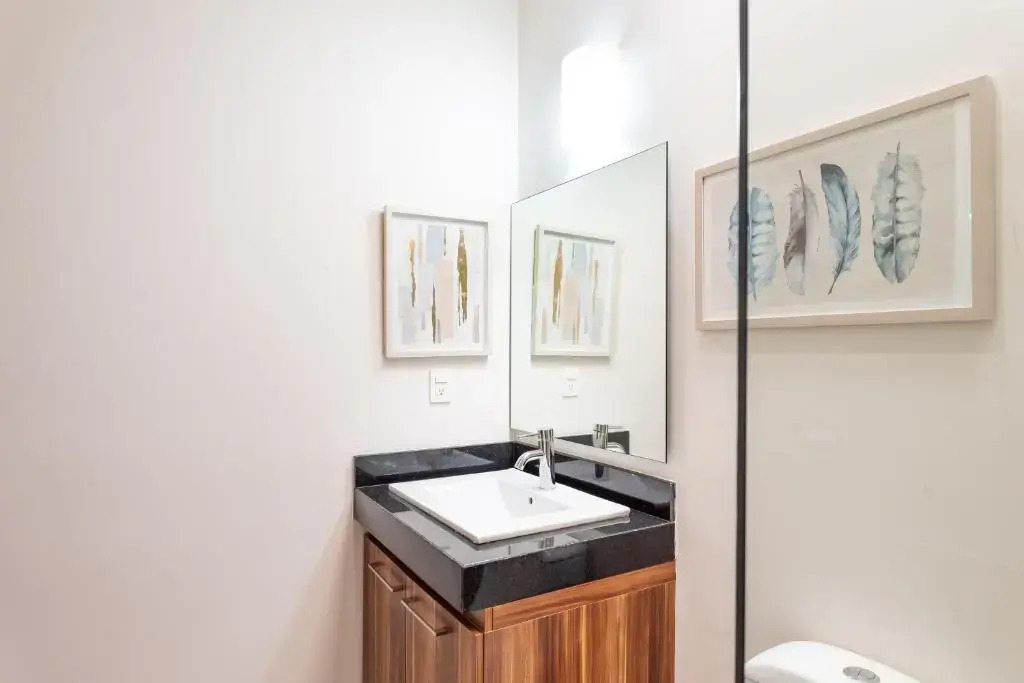 Entire House- 3BR with Private Roof Top Deck