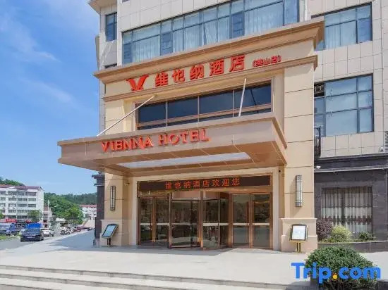 Vienna Hotel (Biyan Avenue, Yingshan Hot Spring Town)