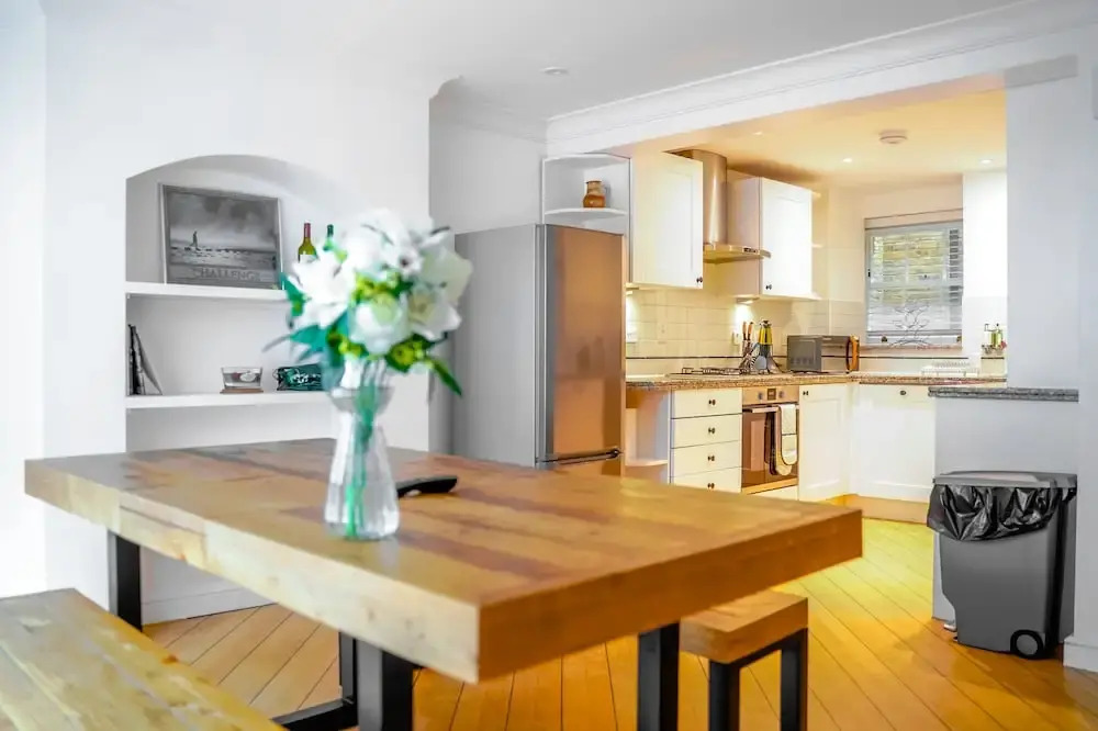 Beautiful & Historic Victoria 3brs Retreat With AC