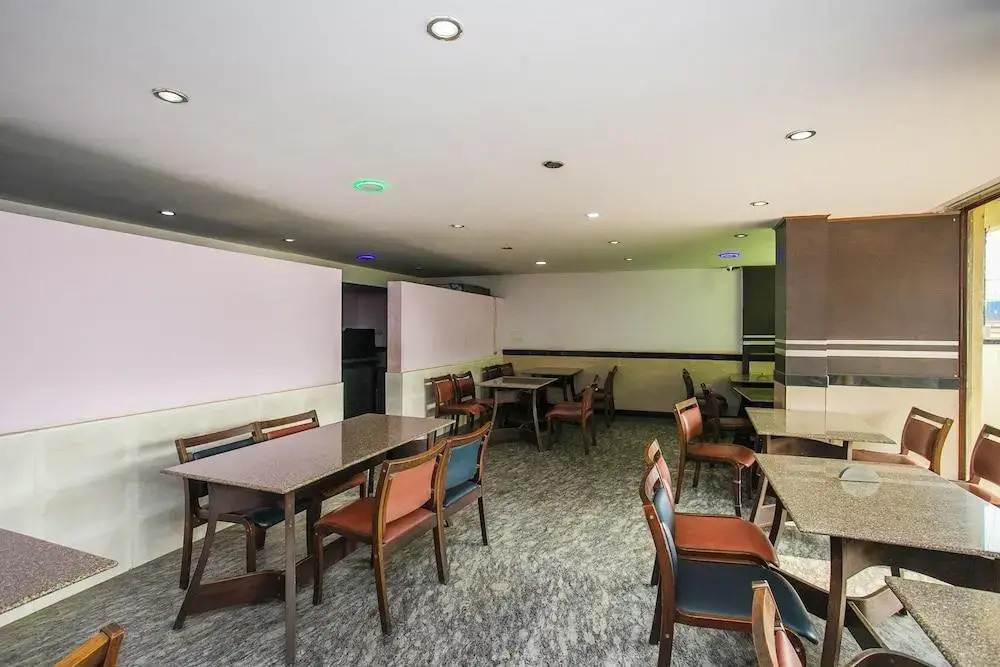 OYO 6145 The Hotel Nalanda