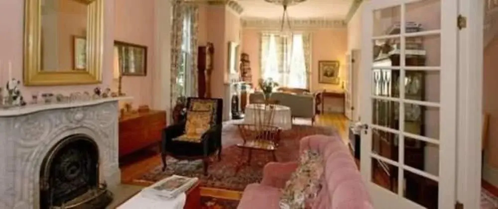 Camellia Inn