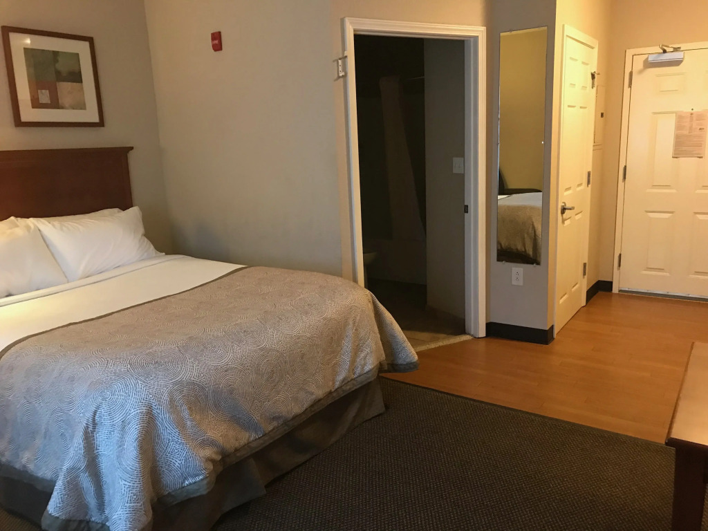 Candlewood Suites Kansas City Airport