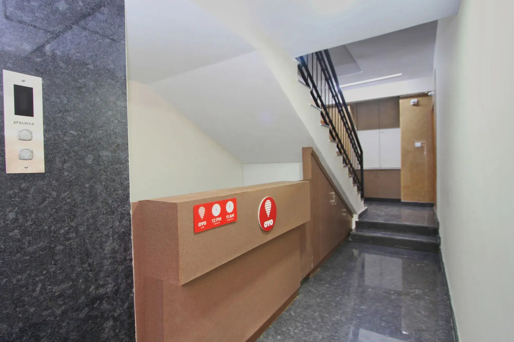 OYO 10379 Hotel Varcity Sapphire