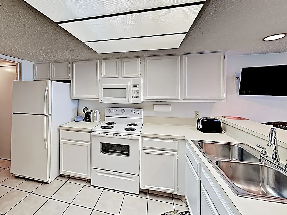 New Listing! Relaxing Beachfront Oasis W/ Pools 2 Bedroom Condo