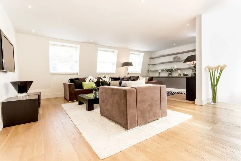 Ultra-luxurious 4BR home in Bayswater with gym, parking and private terrace