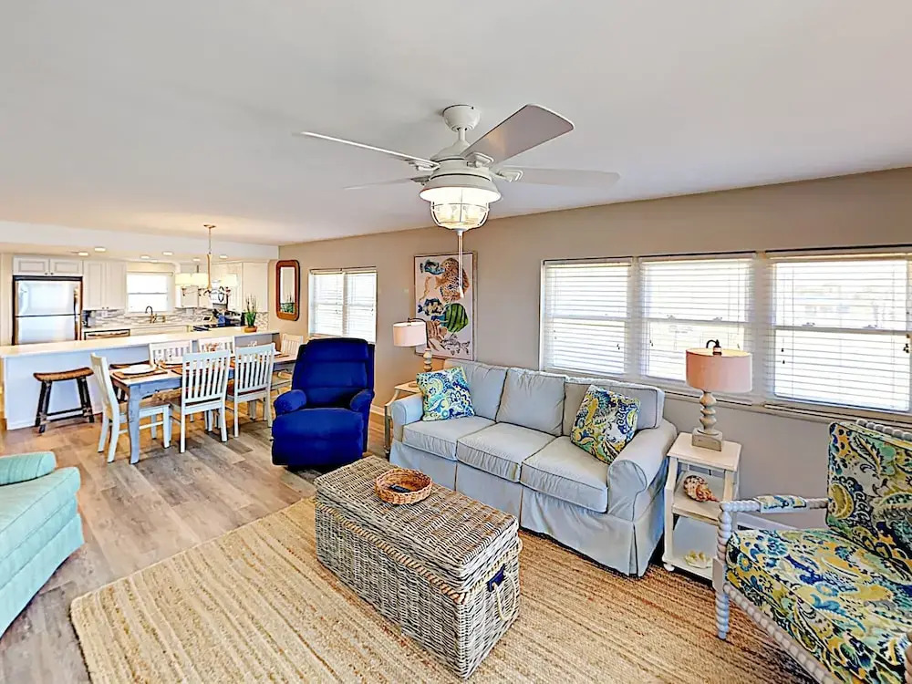 New Listing! Oceanfront - Walk To Beach 2 Bedroom Condo