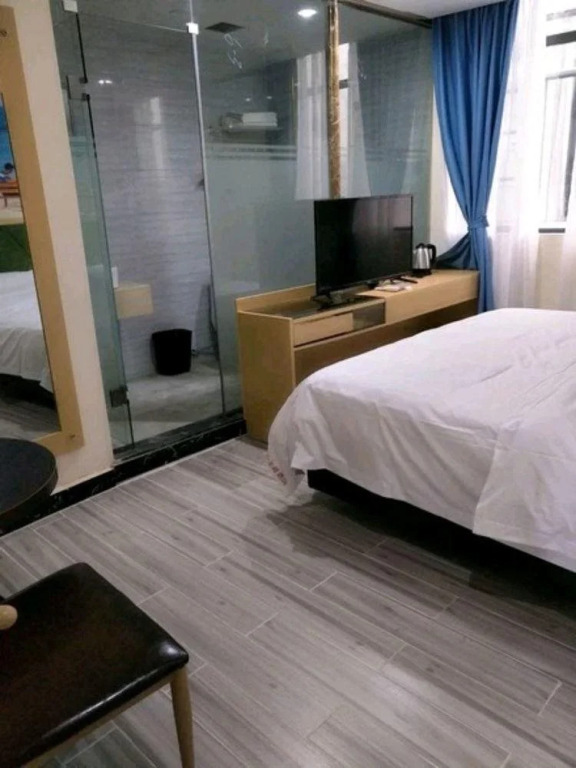 Central Theme Hotel by OYO Rooms