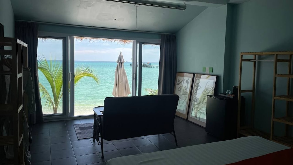 WHITE SAND ARK RESORT