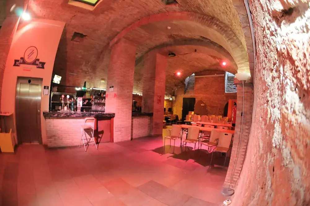 Be Zaragoza Hostel