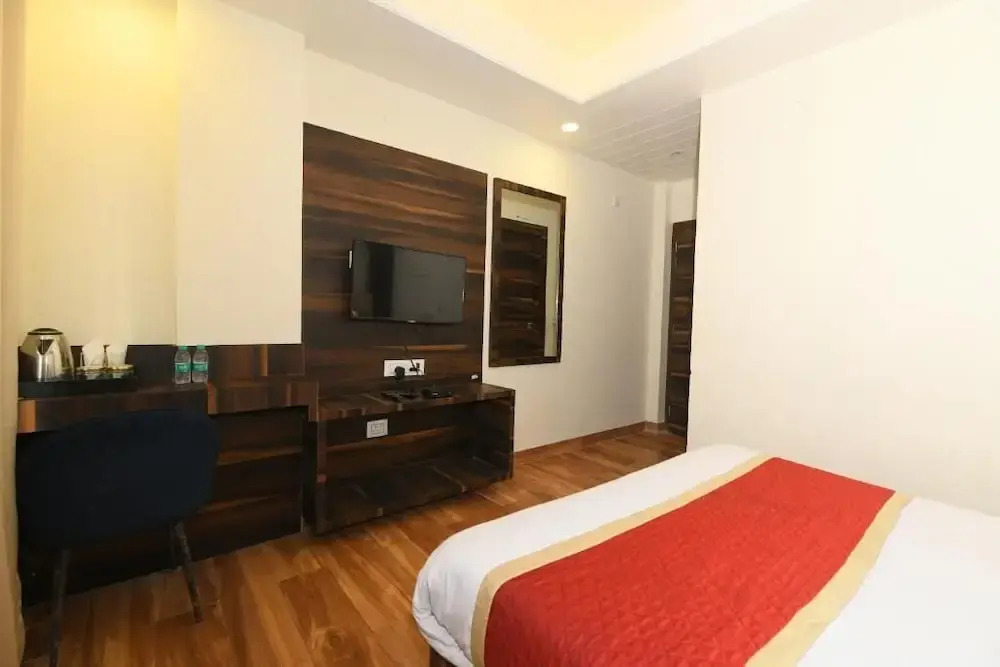 Super Townhouse Collectorate Circle Formerly LD Prime